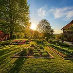 Bed & Breakfast Adventure Farm Store