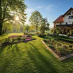 Adventure Farm Bed & Breakfast *