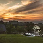 Adventure Farm Bed & Breakfast *