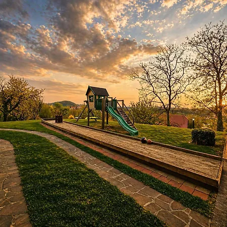 Oda ve Kahvaltı Adventure Farm Store