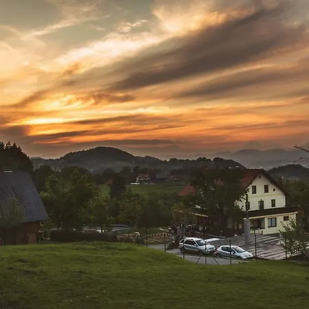 Adventure Farm Bed & Breakfast *